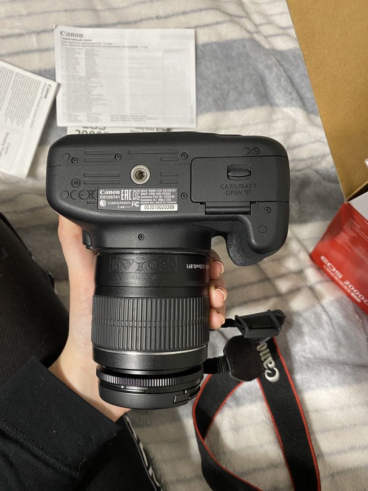 Продам фотоаппарат Canon 2000d в подарок сумка