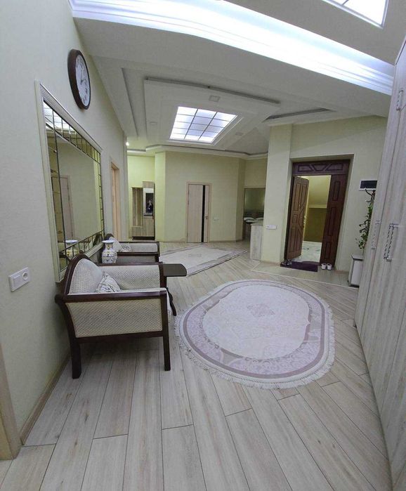 Oybek metro 5 daqiqa 4 xonalik 120kv kvartira topshiriladi SROCHNO