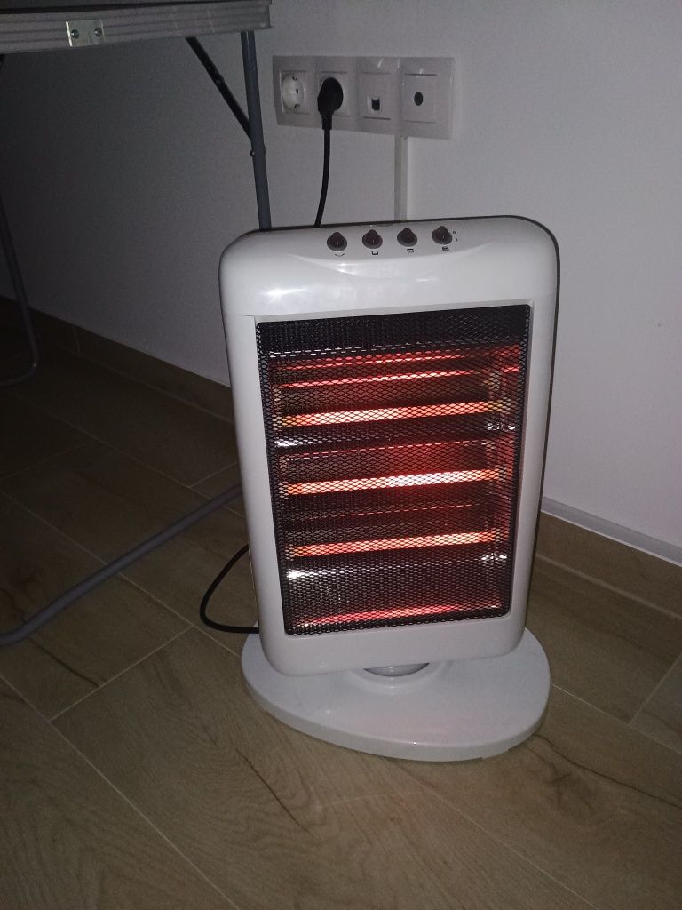 Calorifer -radiator Quartz 1200 w 
Dimensiuni /preț 
-50x60 c