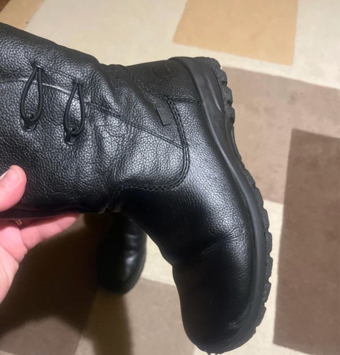 Ghete Rieker purtate foarte putin