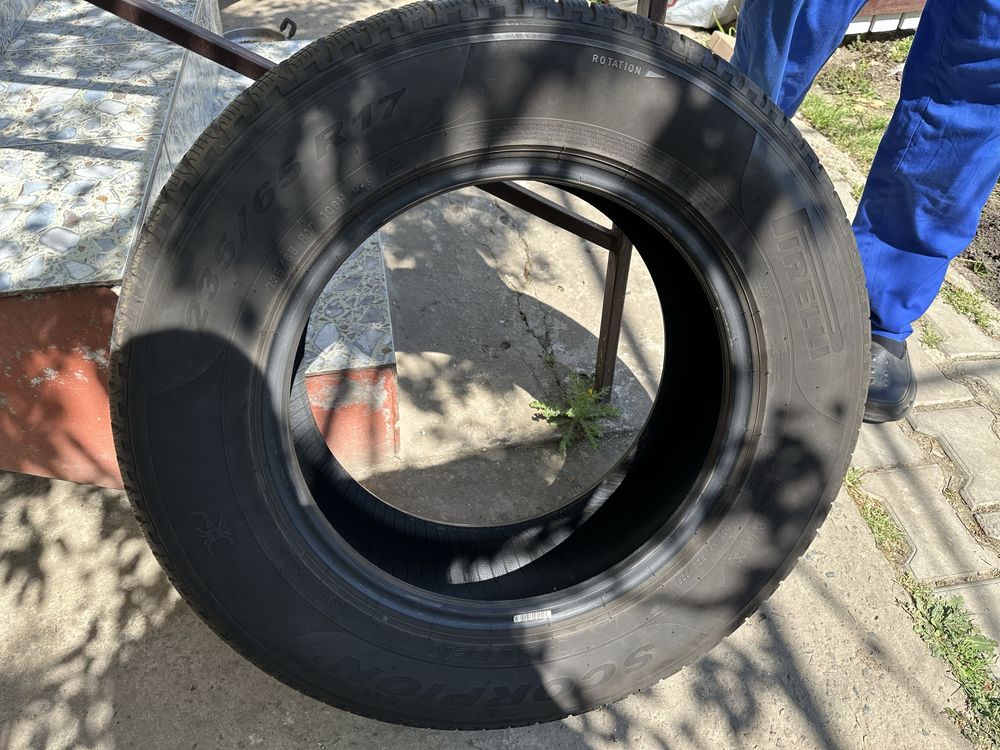 Vand cauciucuri pirelli 235/65/17 iarna