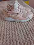 Adidasi Nike fetite