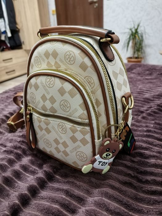 Дамска раничка - нова