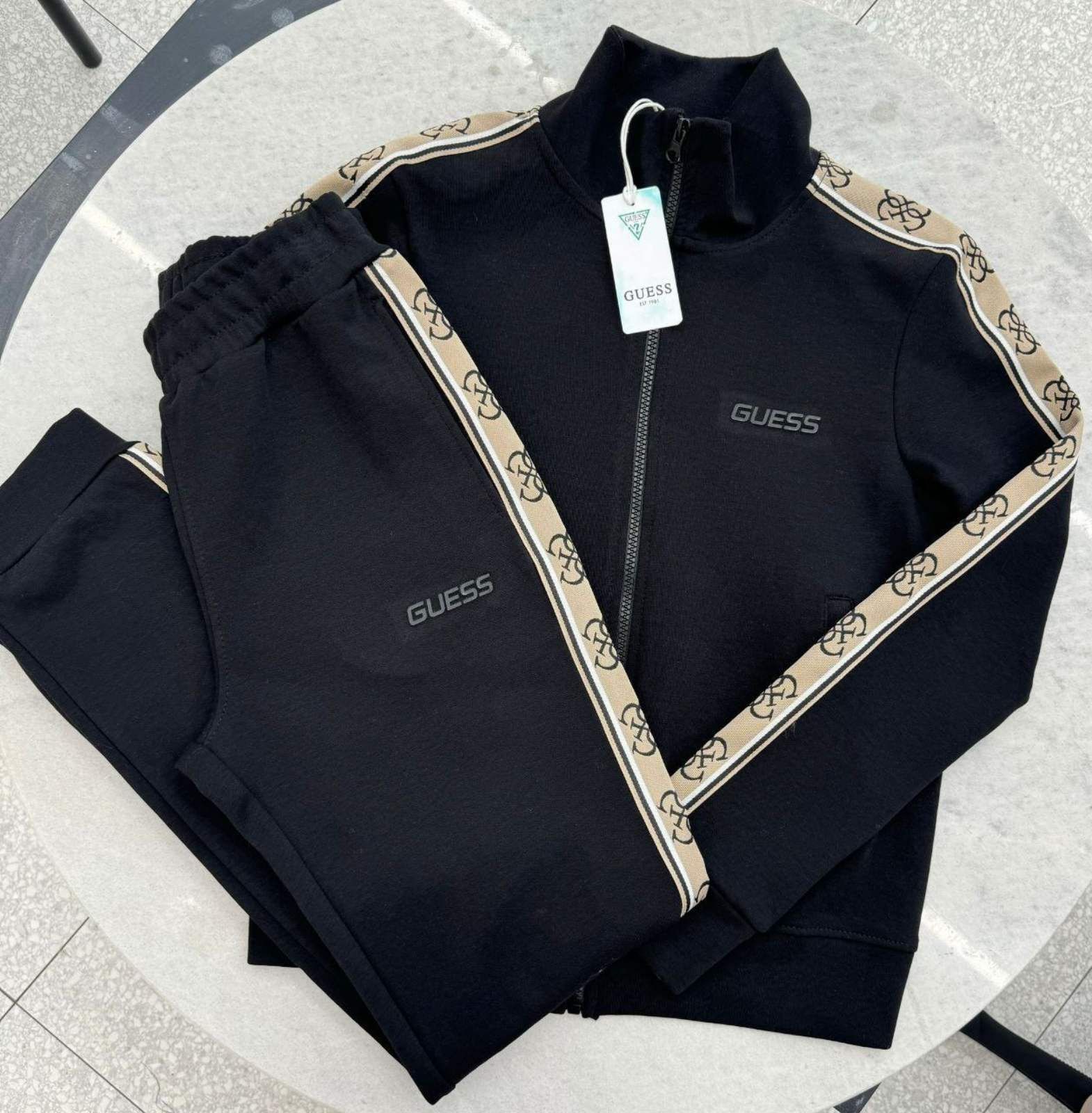 Дамски памучни екипи Guess висок клас
