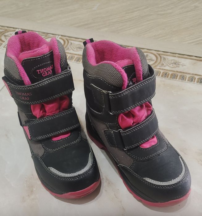 Сапоги зимние для девочек разм. 31 ф.  Цена 5000 тенге.