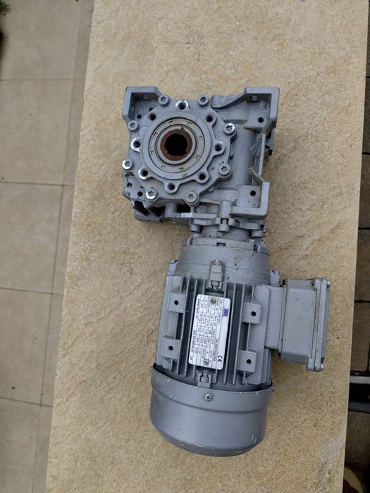 Motor cu reductor