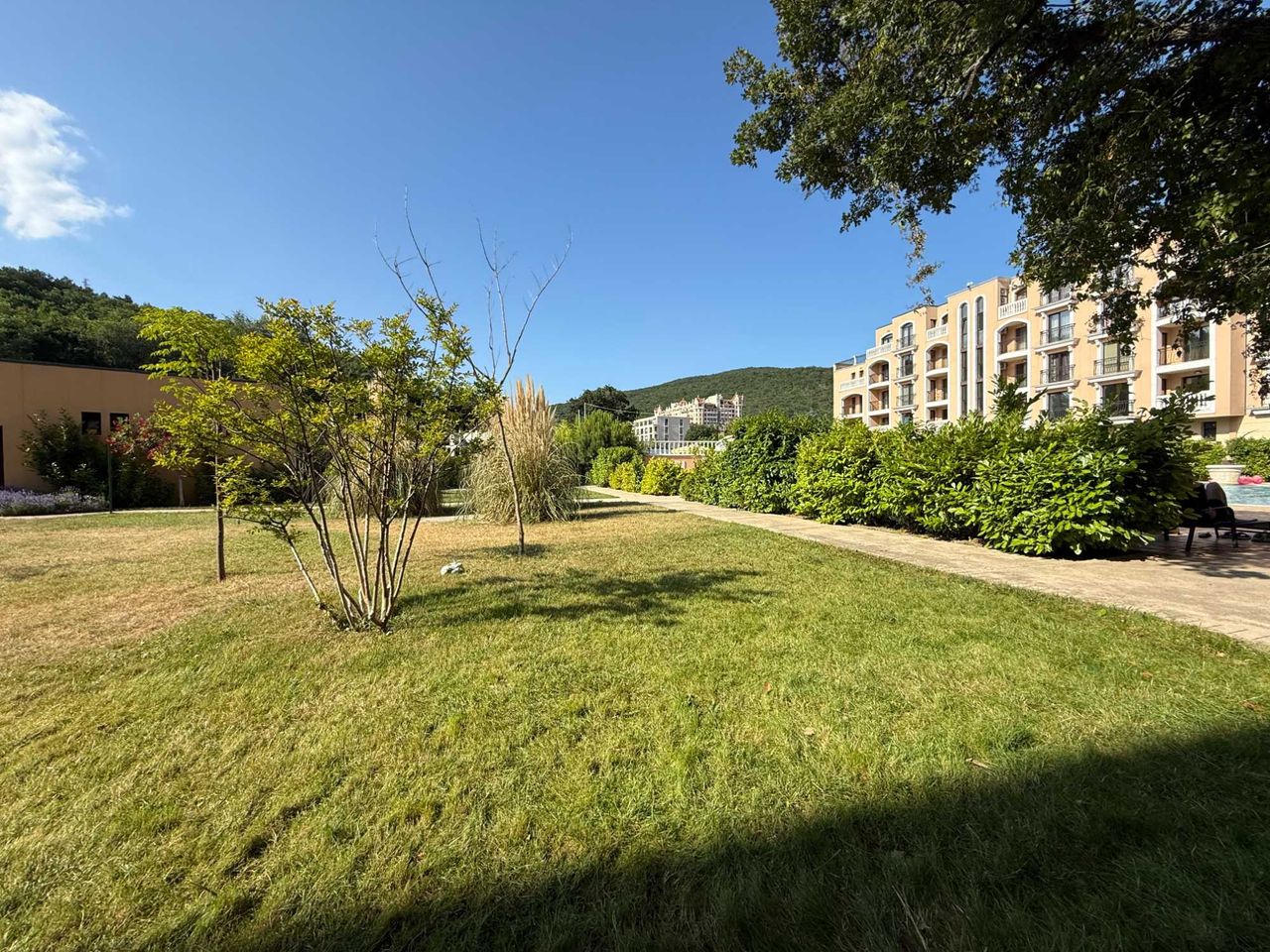 Продава се Двустаен апартамент в к.к. Елените - 75 кв.м за 2987 €/кв.м - Снимка #5