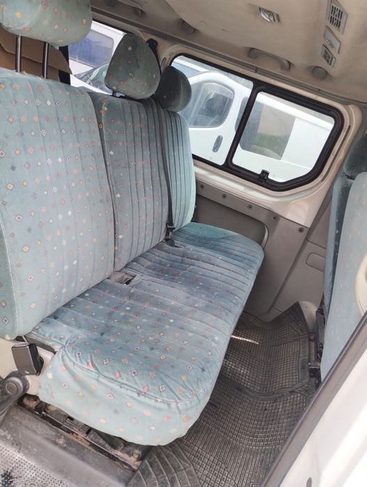 Vând Renault trafic modelul lung