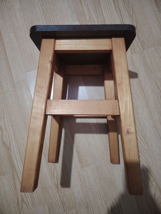 Scaune taburete lemn