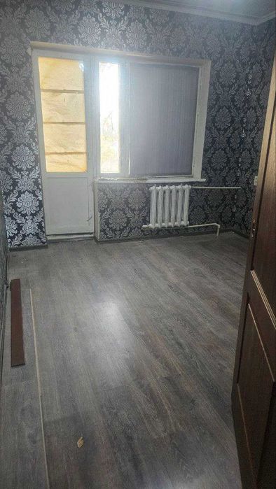 Чиланзар-20 Квартал. 1 / 4 / 4 комнат. Общежитие 19 м2. Газ есть.