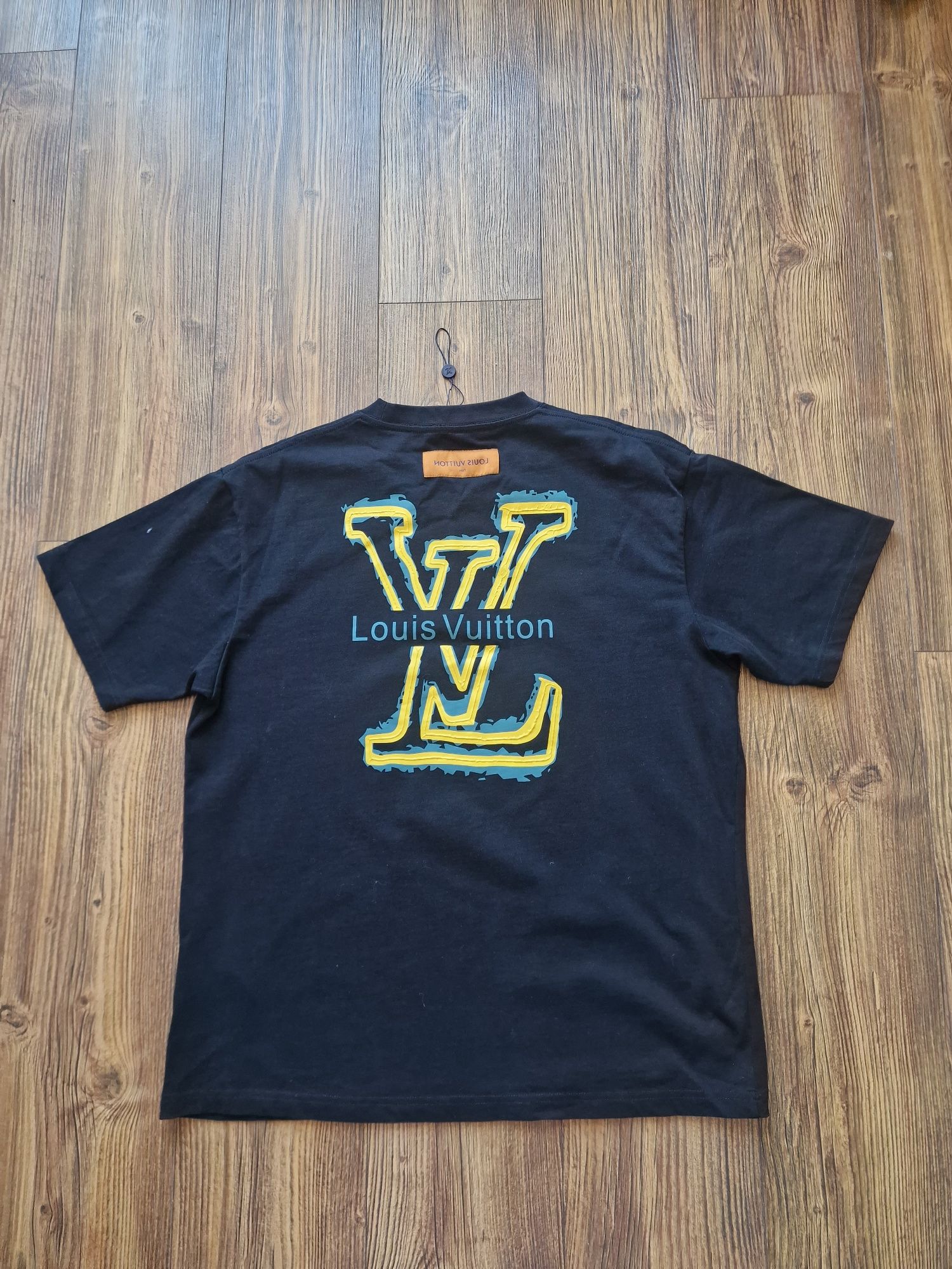 Страхотна мъжка тениска  LOUIS VUITTON размер 2XL / XL,  нова