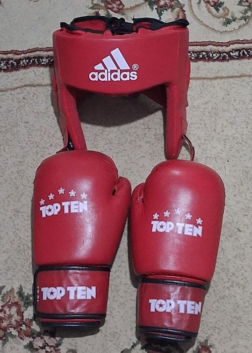 Продам перчатки и шлем