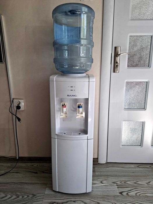 Диспенсър за вода