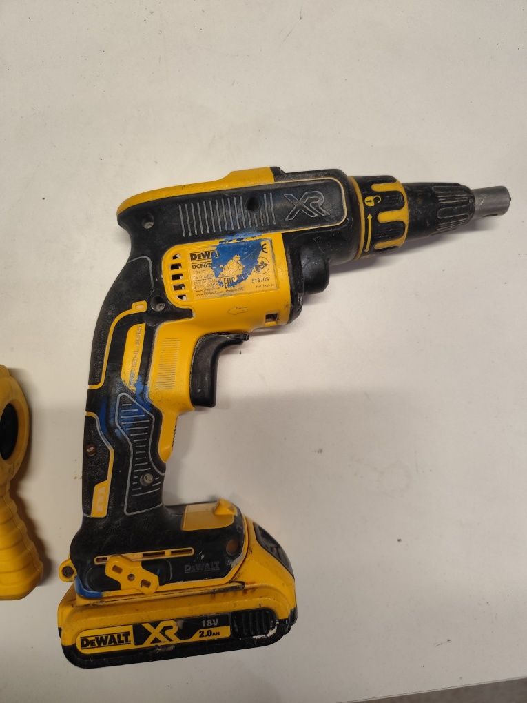 Безчетков акумулаторен винтоверт за гипсокартон Девалт DeWalt DCF620