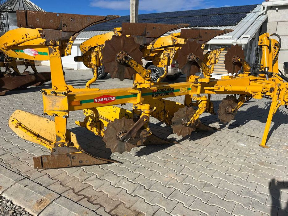 Обръщателен плуг Rumpstad с 3 корпуса, хидравличен – минимум 100 к.с.