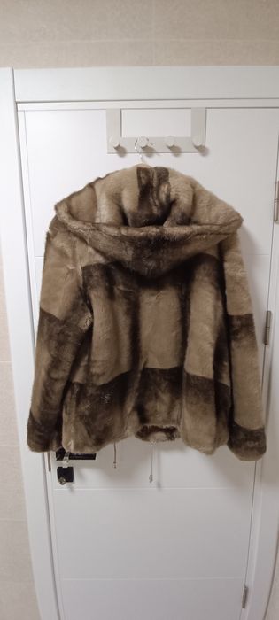 Vând geaca imitație blana mărimea M