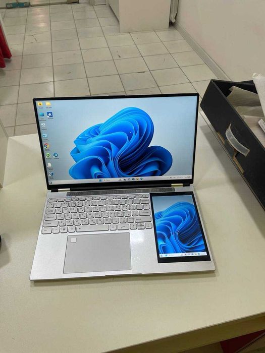 Noutbuk yangi 15,6 dyuym, Dual Screen 7.0 "sensorli", DDR4 SSD 256 GB
