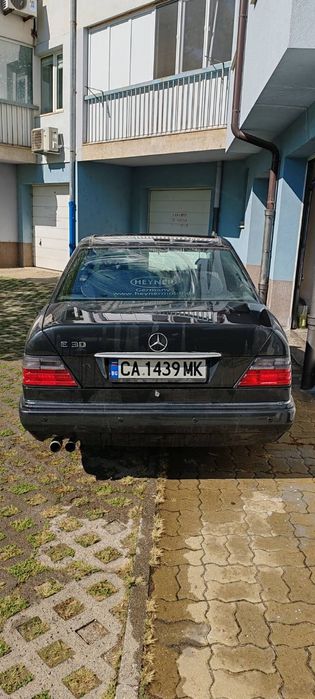 Продавам Мерцедес Е 300