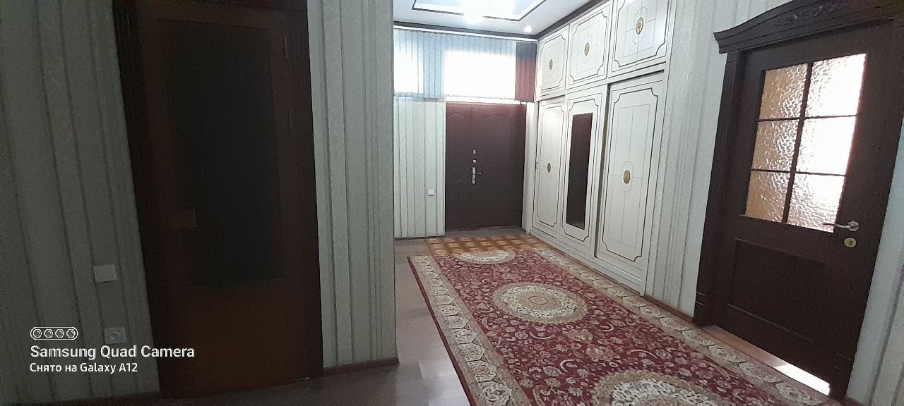 Коттедж сотилади 6 сотихли, 6-микр. Шохсарой туйхонаси орка томонида