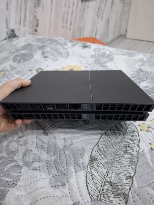 Продавам Playstation 4