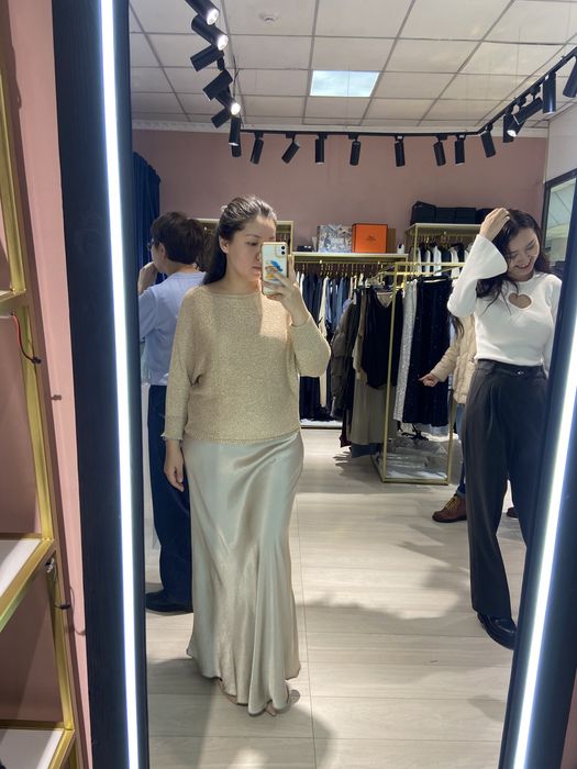 Вечерний образ в золотом оттенке