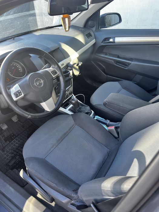 De vanzare opel astra H.