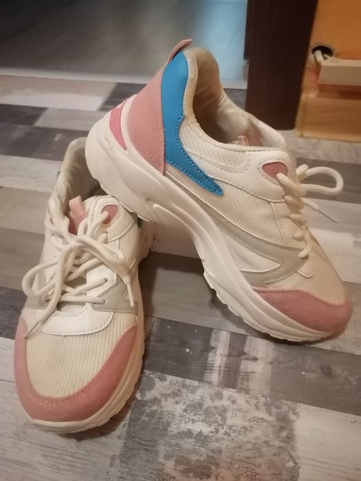 Дамски маратонки 10лв