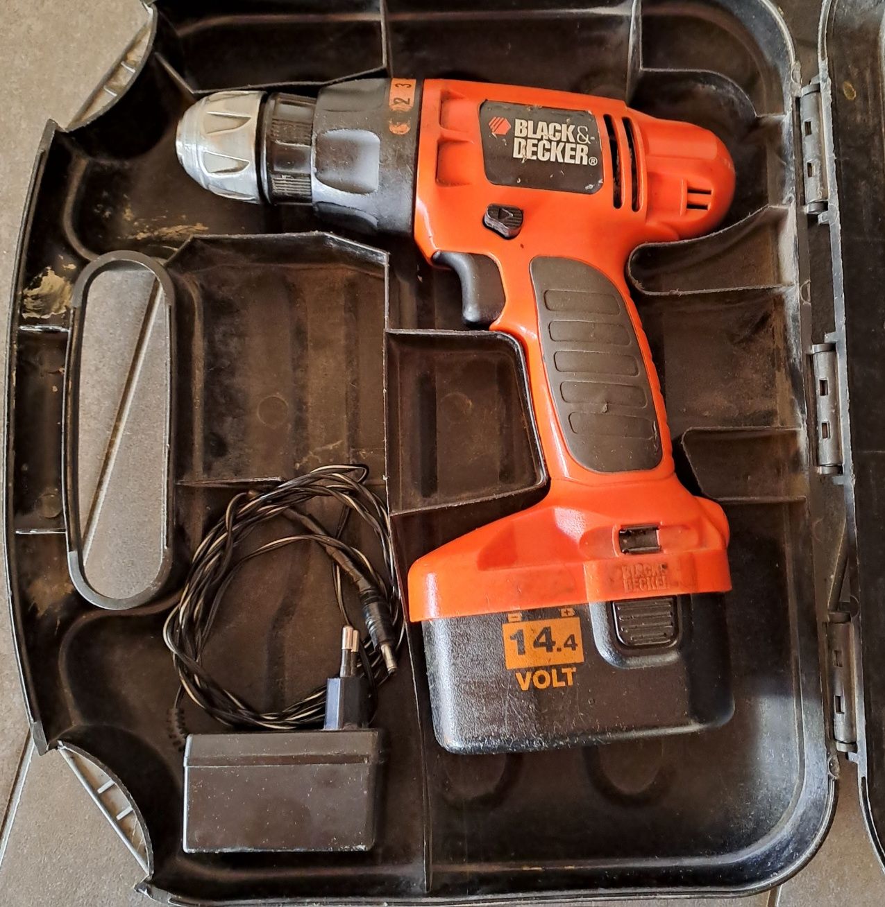 Винтоверт Black & Decker 14.4V