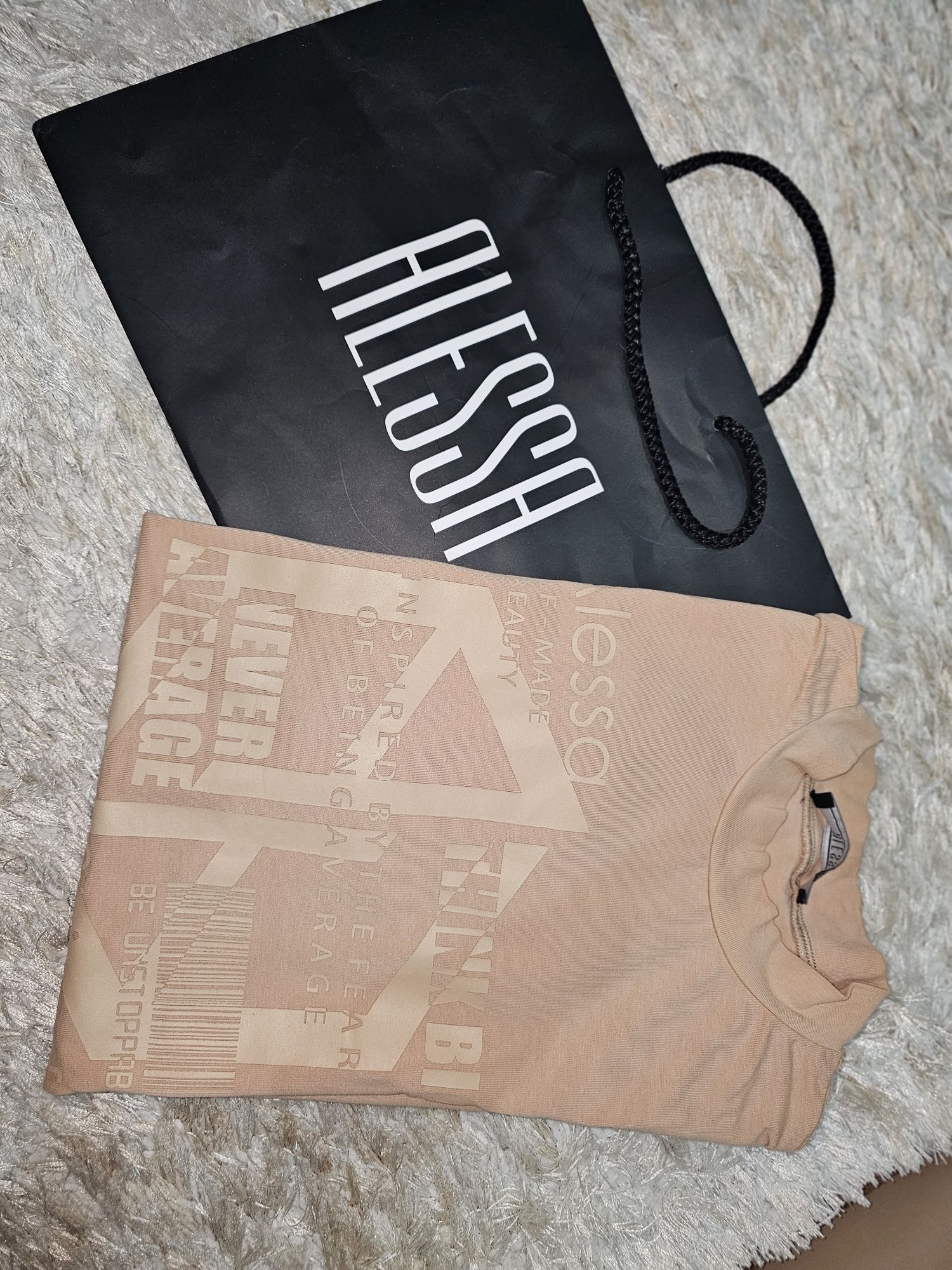 Thishirt alessa. Цвят бежово.