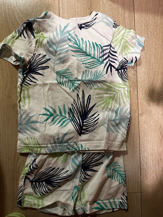 Подарявам памперси и дрехи