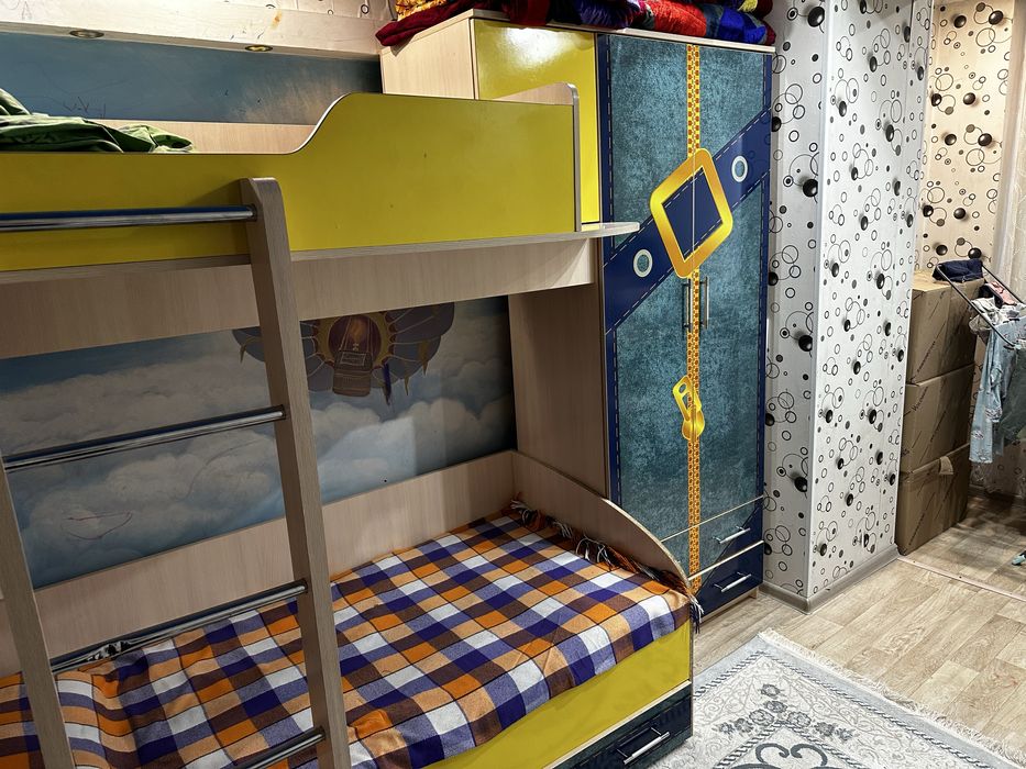 Продам детскую двухьярусную кровать