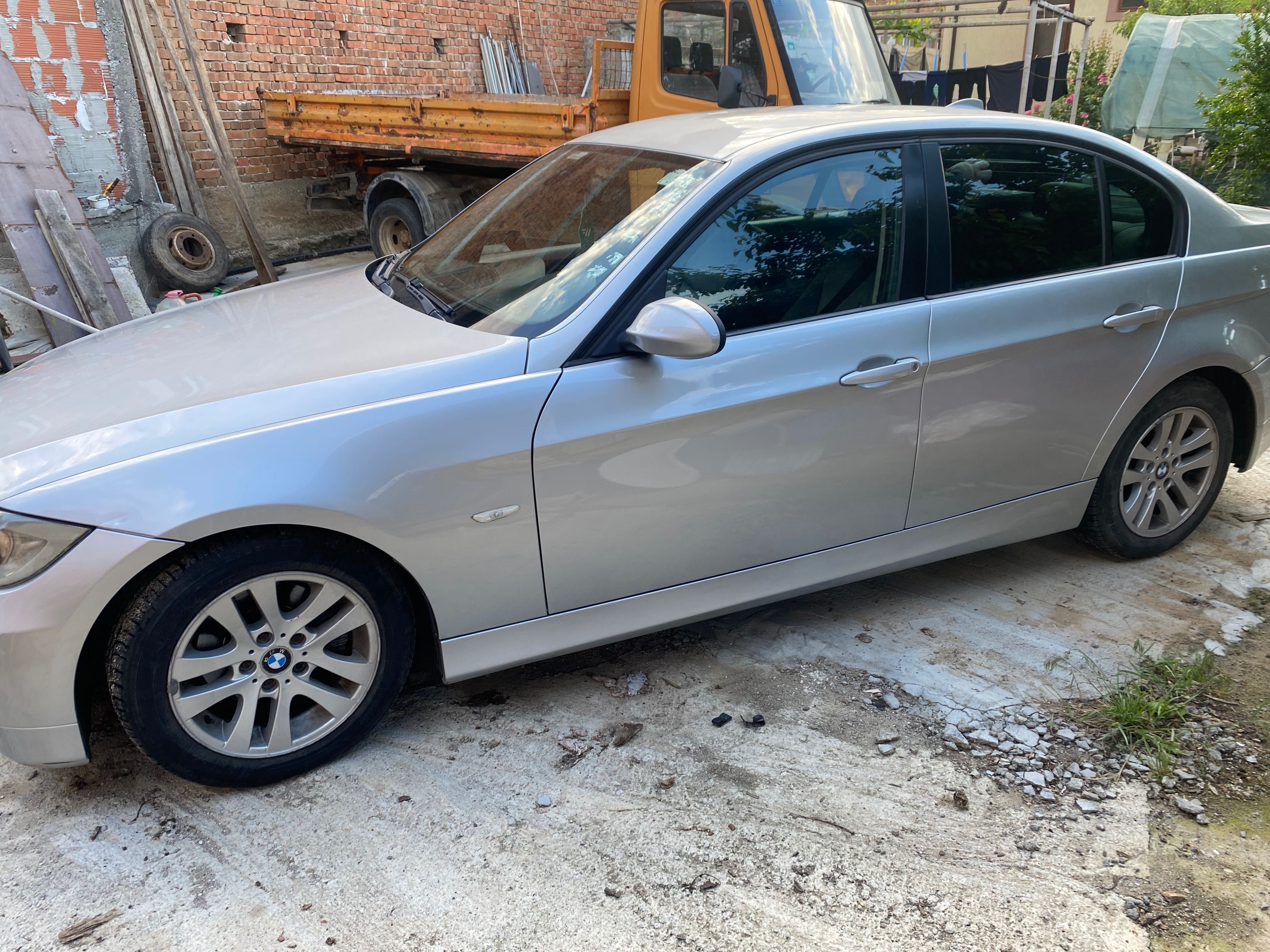 BMW E90 3та серия автомобил