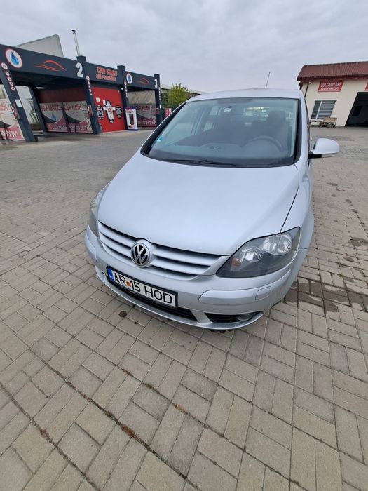 Vând Volksvagen Golf 5 Plus 2007,motor 1,6 Benzină.