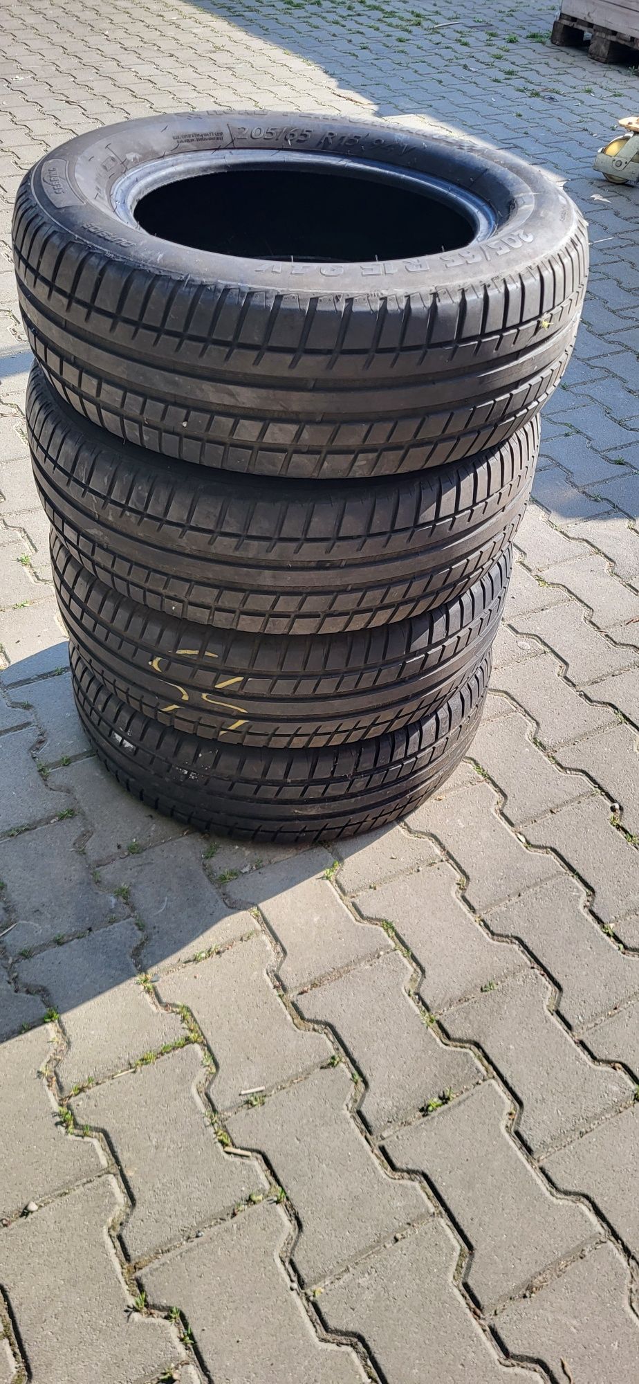 Anvelope vara 205/65 R15