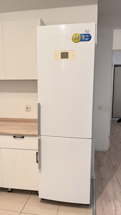 Продам холодильник lg высота 190/60