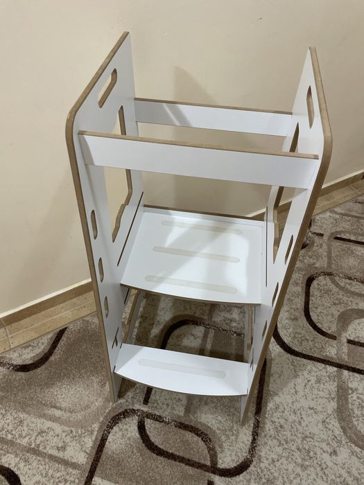 Помощна кула за деца. Бяла. Нова. Расте с детето