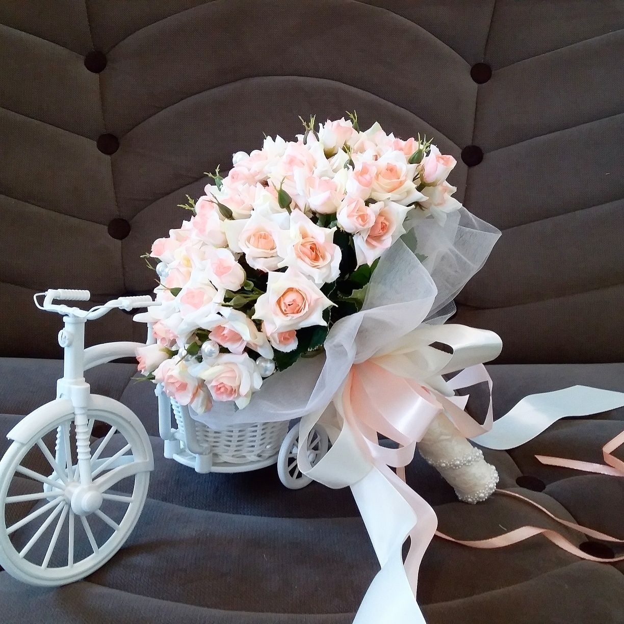букет невесты  на свадьбу из искусственных цветов, брошек