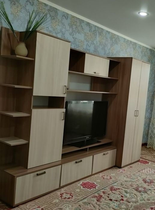Продам стенку В подарок ДИВАН И ДВА КРЕСЛА!