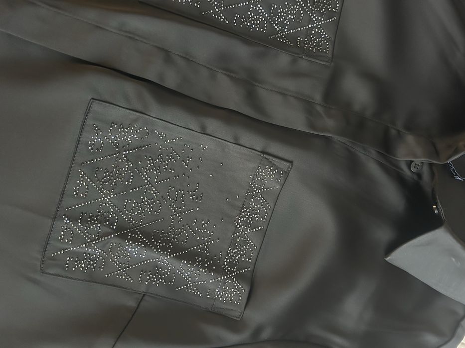 Черна риза Гес сатен с камани