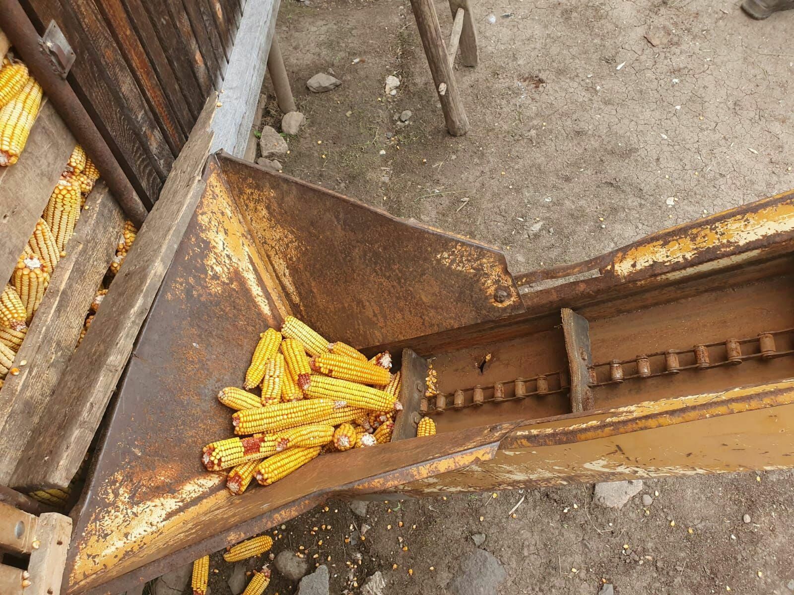 Vînd mașină de sfărâmat porumb