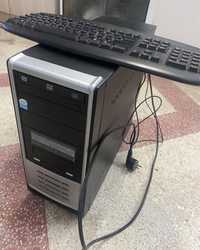 Работещ компютър с клавиатура Intel Pentium 4 Windows