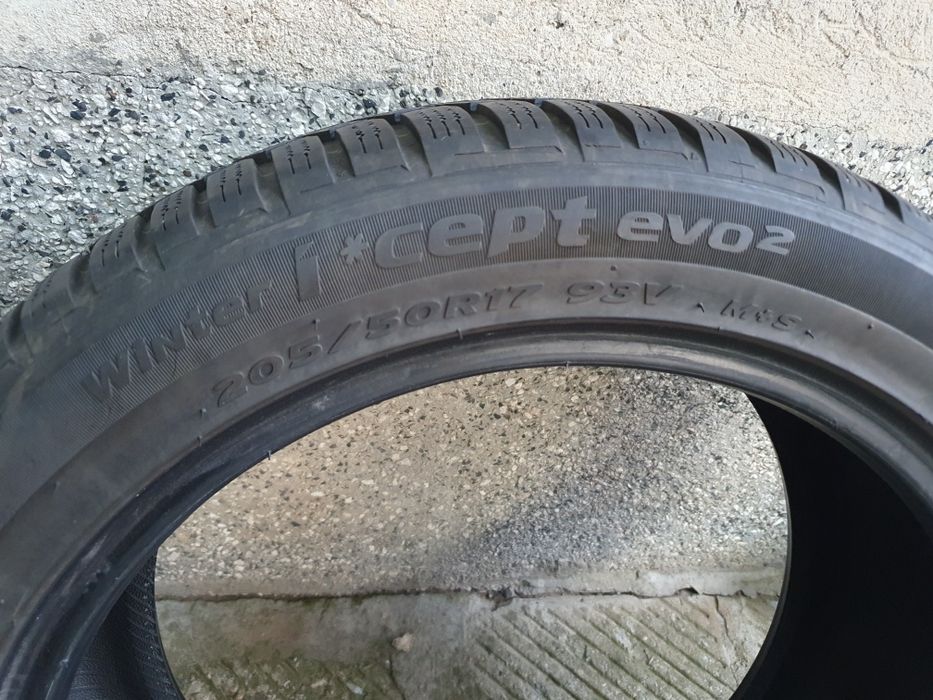 Зимни гуми Hankook 205/50 R17, 93V