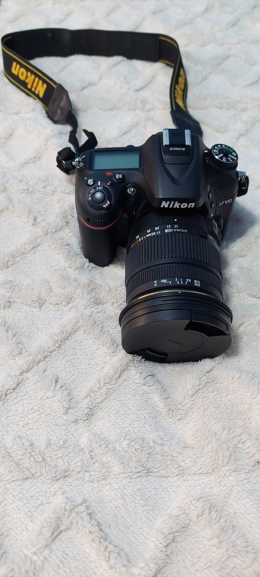 Nikon D7100 + Sigma 17-50 F2.8