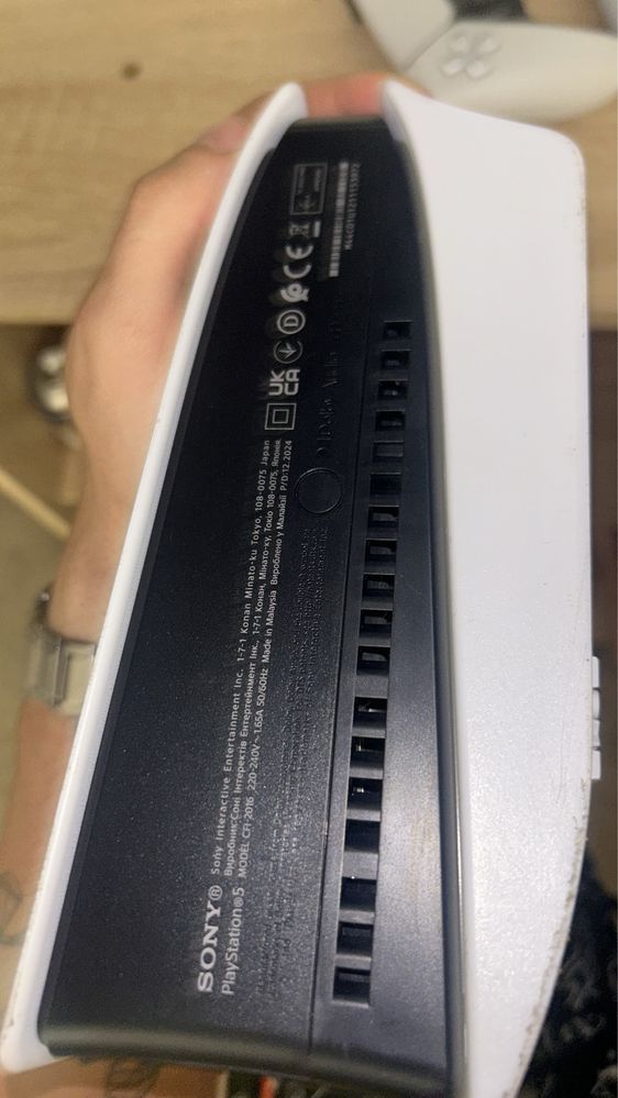 PlayStation 5 с 2 контролера DualSense и някои игри