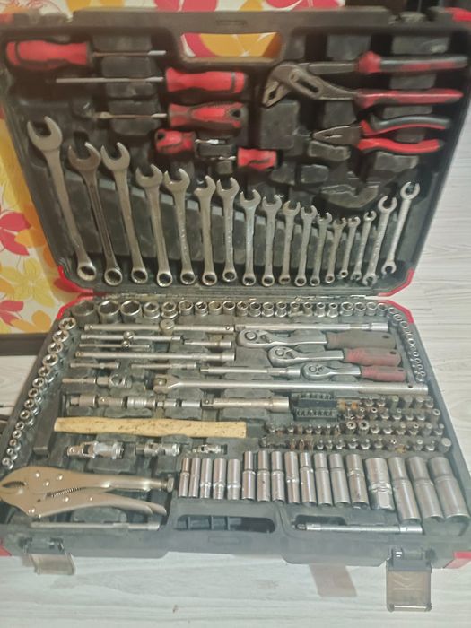 Продаю набор  инструментов Force pro