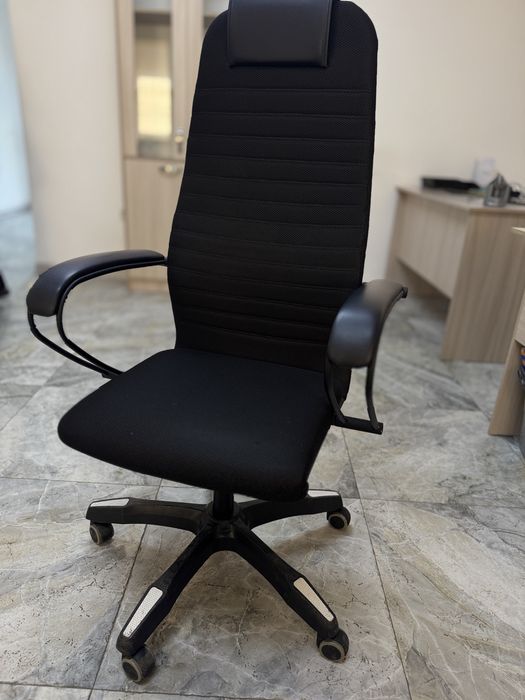Офисное кресло