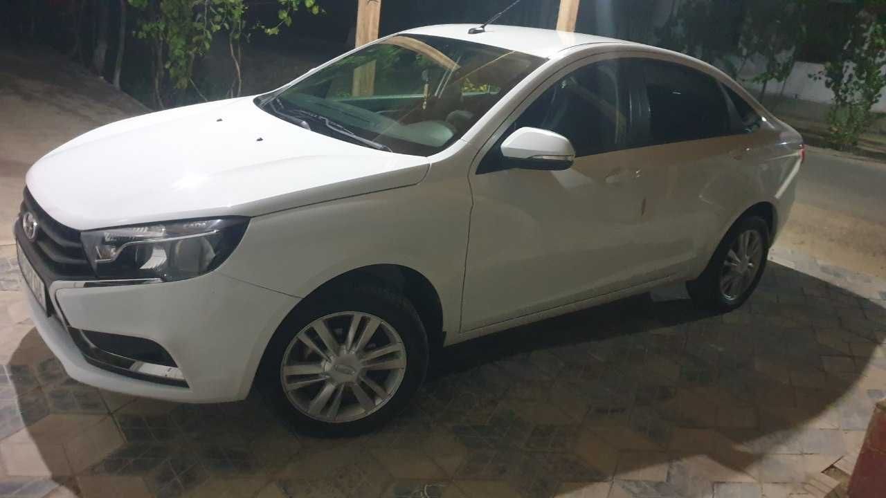 Lada westa mishinasi sotiladi