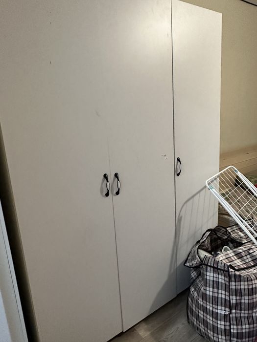 Белый шкаф 3-х даерный