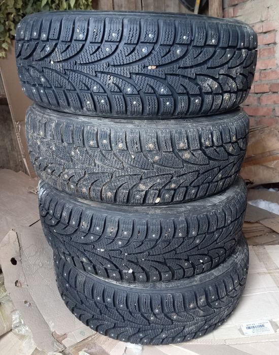 Продам зимнюю шипованную резину