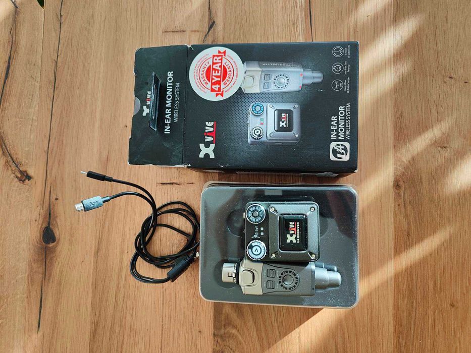 Безжична in-ear система XVive U4 + слушалки Shure SE215-K-EFS